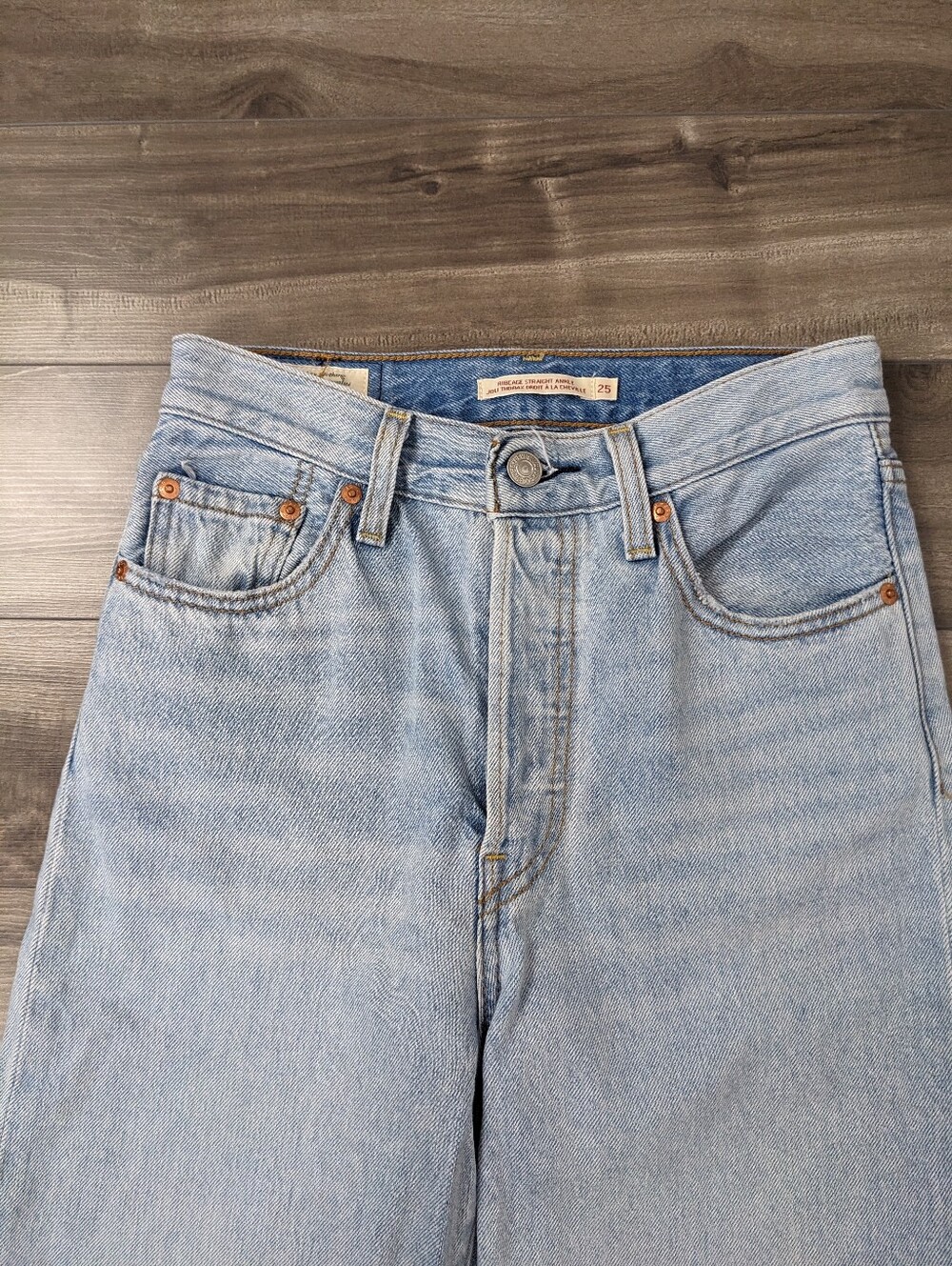 Levi's Women's Ribcage Straight Ankle Size 25 Light Wash - Picture 3 of 11
